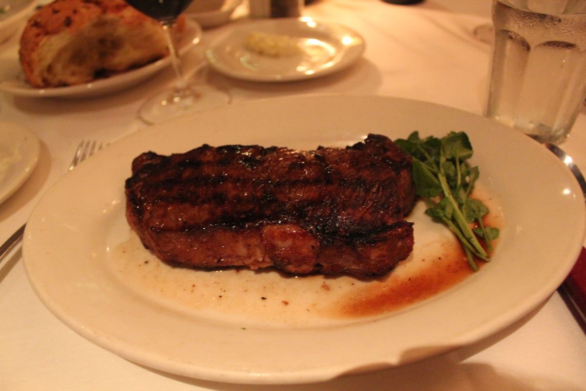 @Morton’s Steakhouse

到着日の夜はステーキ🥩でした。...