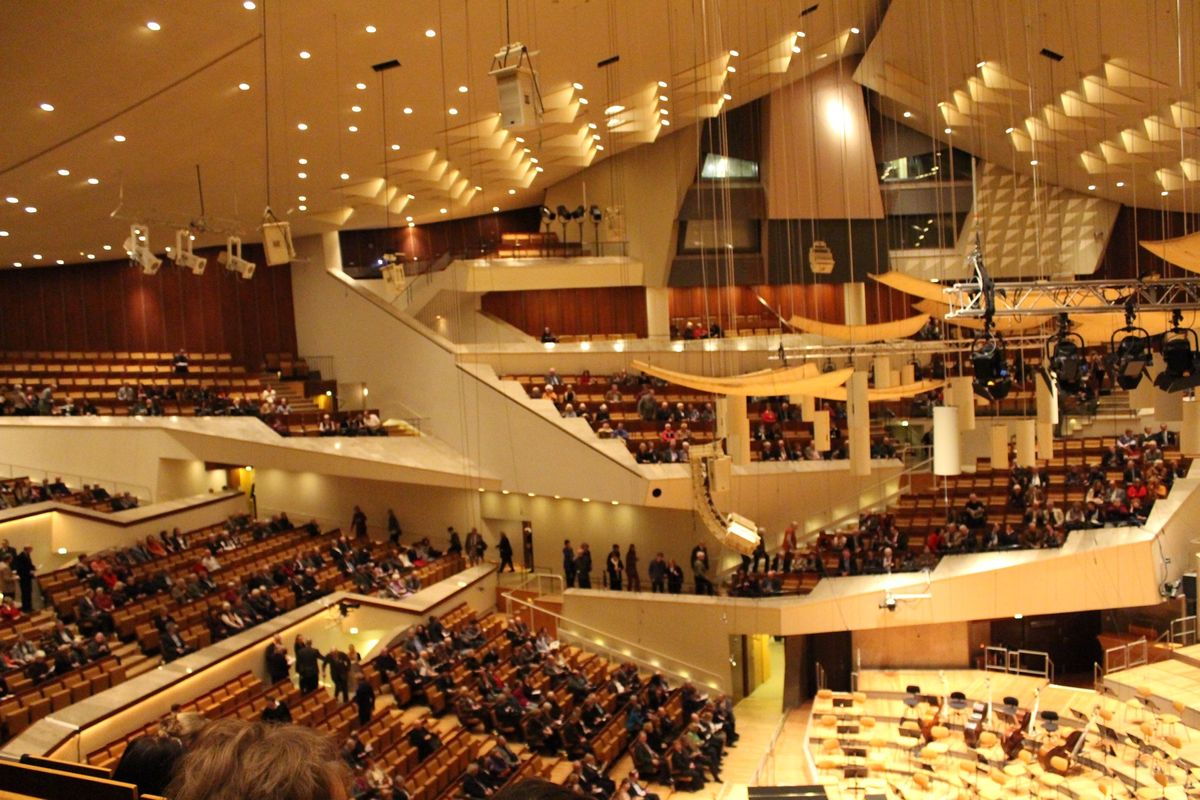 @Berliner Philharmonie

せっかくの機会なので睡魔と...