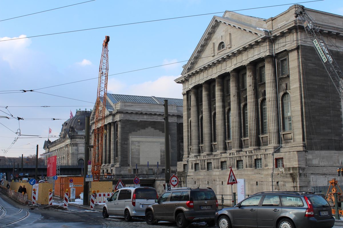 @Pergamon museum

ペルガモン博物館はシュプレー川の中洲に...