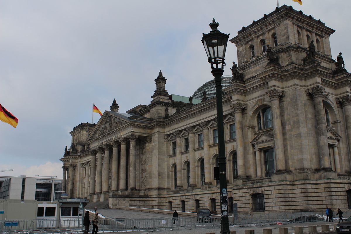 @ドイツ連邦議会議事堂

到着してランチを取った後、会議参加者はバスに拉致...