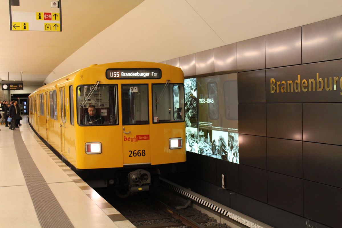 ベルリンの地下鉄Ⓜ️

黄色を基調としたキレイで近代的な駅/車輌🚃でした。
