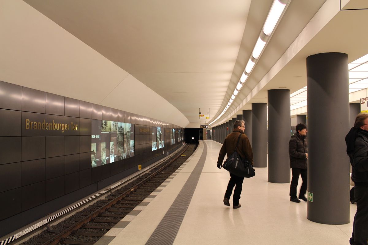ベルリンの地下鉄Ⓜ️

黄色を基調としたキレイで近代的な駅/車輌🚃でした。