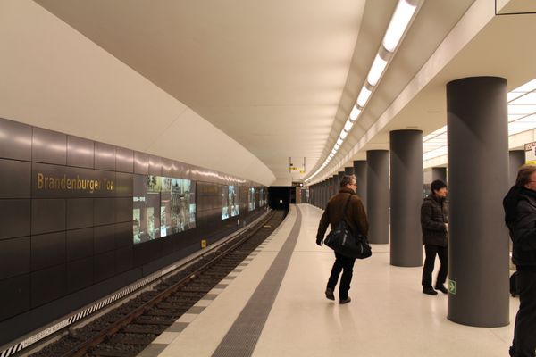 ドイツ・ベルリン「2013：EAN@Berlin」の写真：ベルリンの地下鉄Ⓜ️

黄色を基調とした...