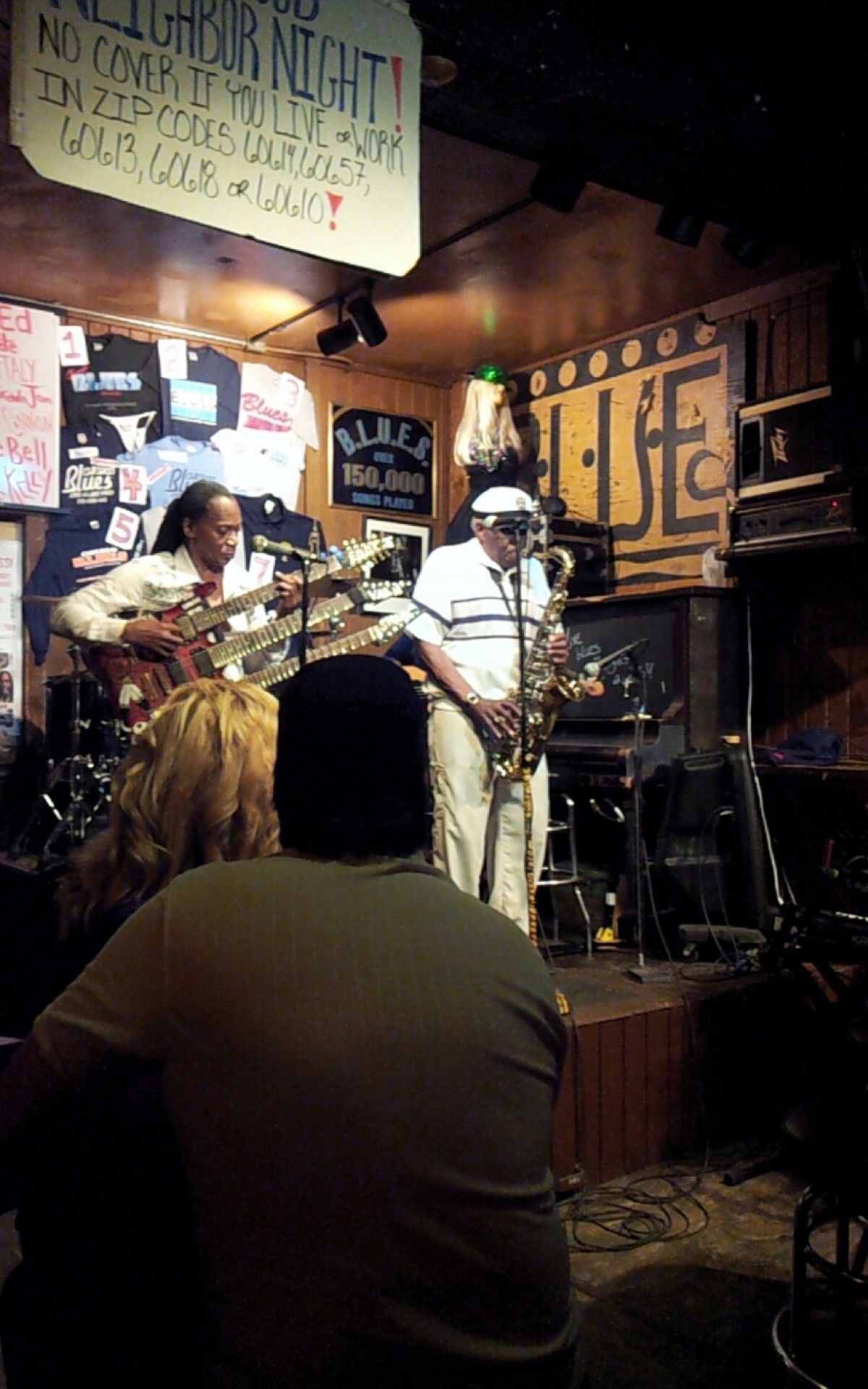 @B.L.U.E.S.

会議を終えた後、23時過ぎから2年ぶりにB.L....