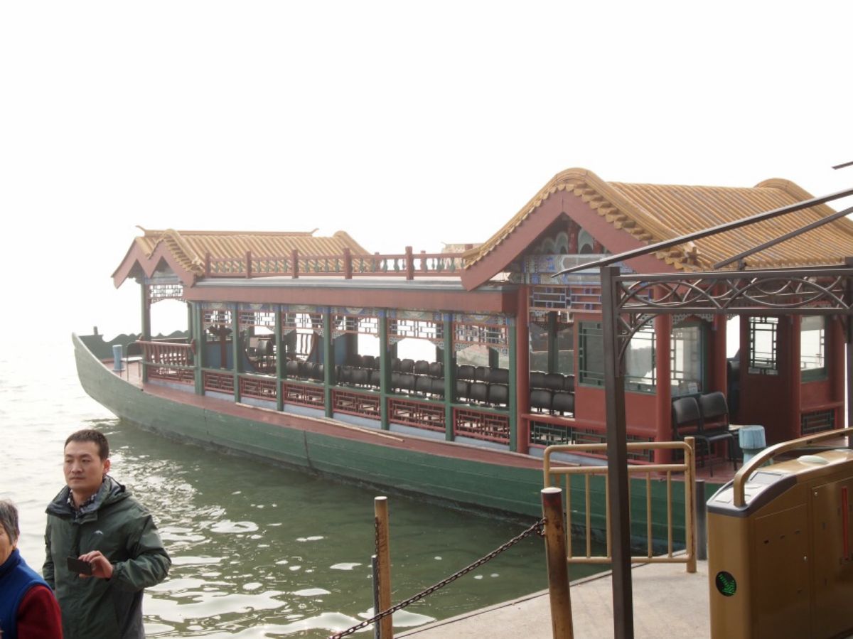 @頤和園③

これは人工湖の昆明湖。頤和園のメインの一つ‼️
ですが、PM...