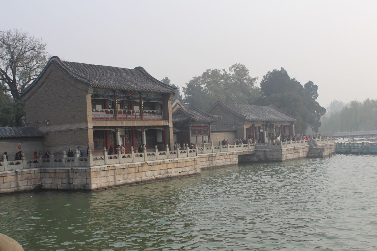 @頤和園③

これは人工湖の昆明湖。頤和園のメインの一つ‼️
ですが、PM...