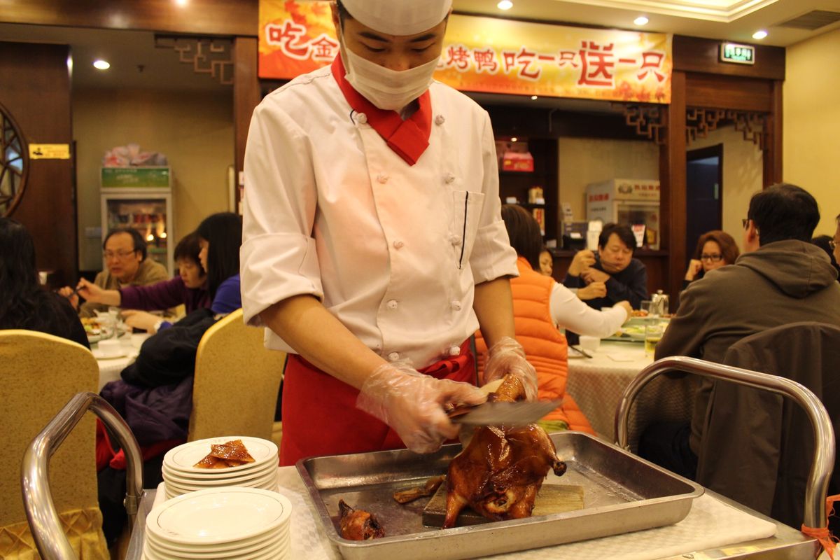 夕食は北京なので、北京ダック🦤をいただきました。
お店の名前は記憶にないけ...