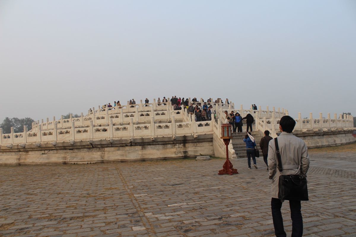 @天壇②

圜丘壇(えんきゅうだん)
ここで皇帝が天を祭るための儀式を行っ...