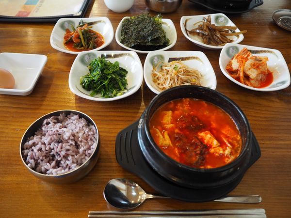 大韓民国 (韓国)・ソウル「in Korea」の写真：辛いものを前にして、卵1個なんて水とほと...