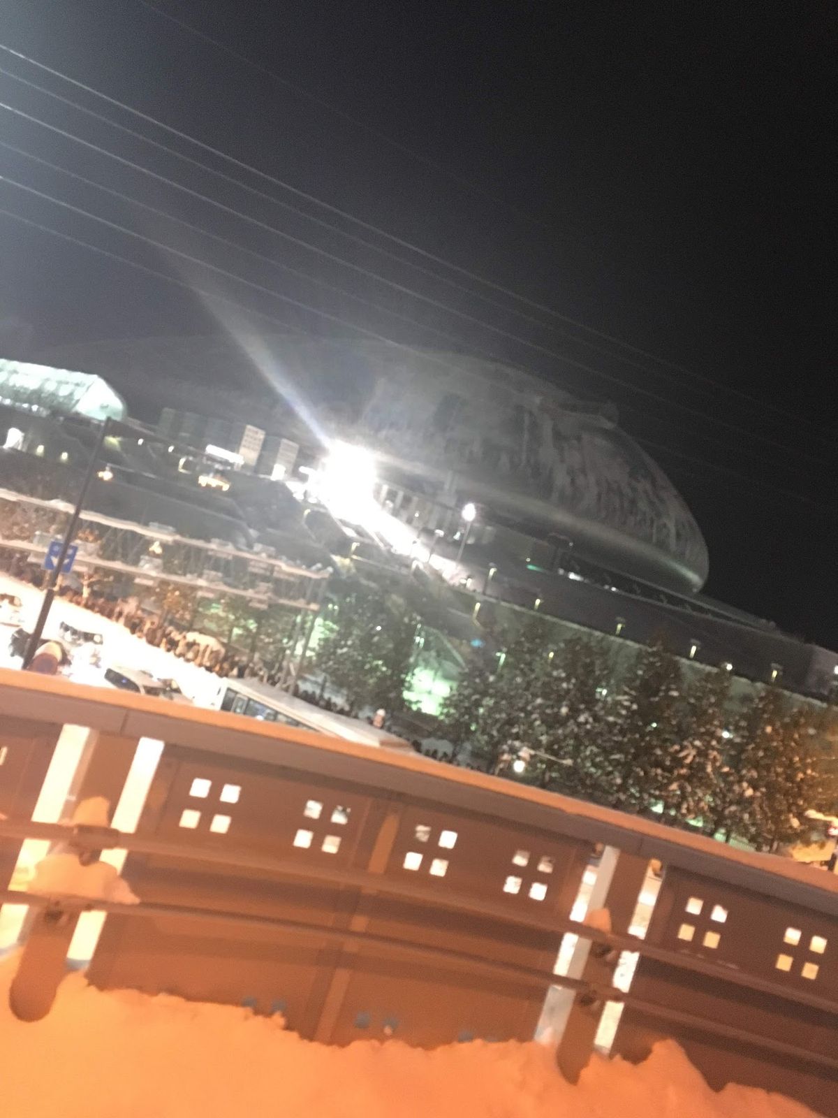 お昼から熱燗と北海道のご馳走💓
札幌ドーム撮りたくて撮ったはずだが、寒すぎ...