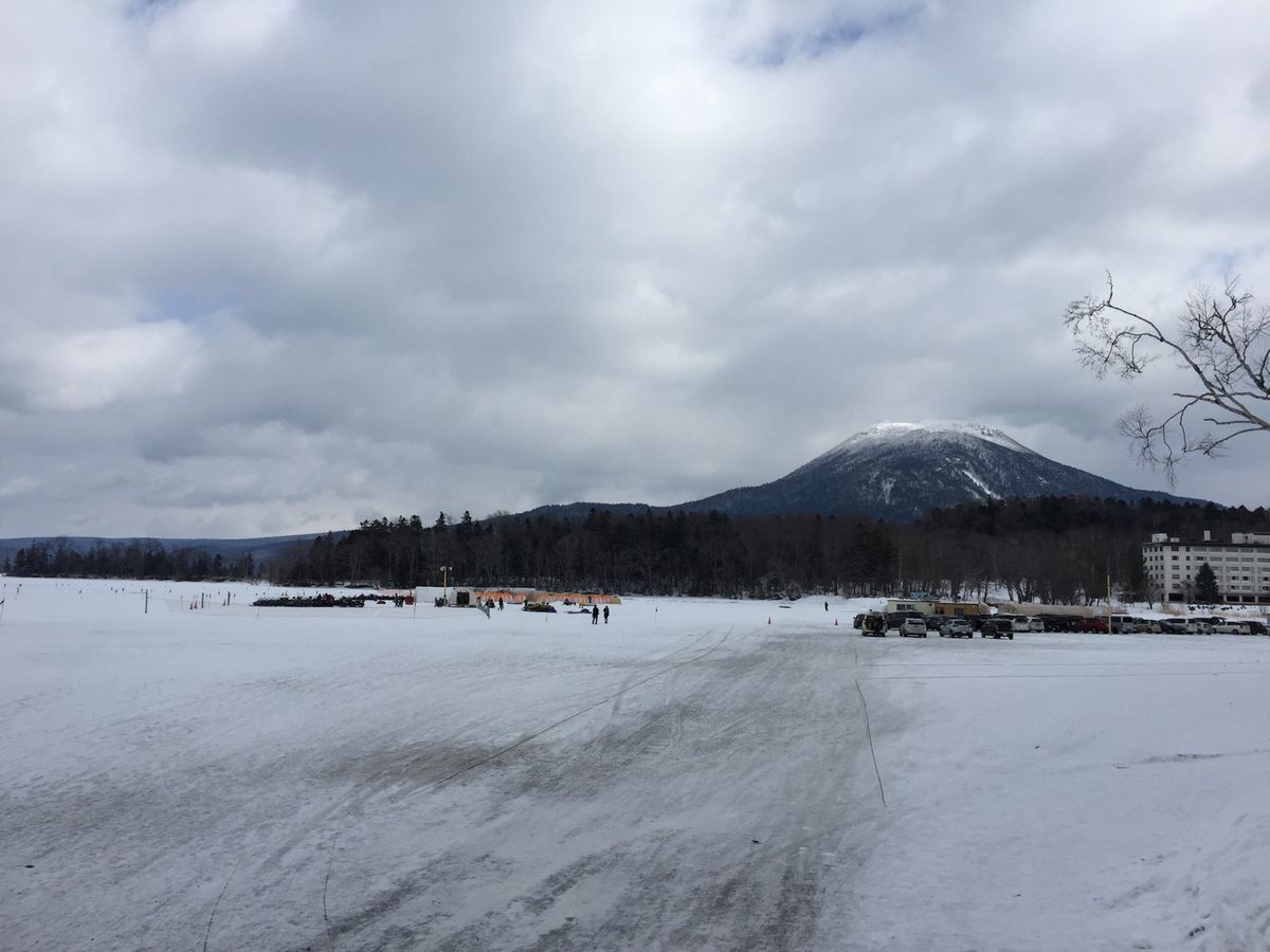 到着の時いい天気だが、午後になると大雪になった