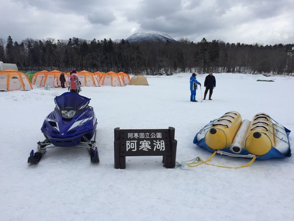 日本・阿寒湖「東北海道3泊4日」の写真：到着の時いい天気だが、午後になると大雪になった