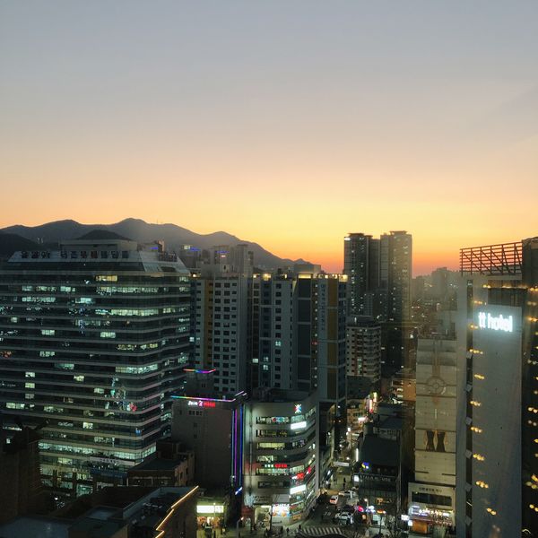大韓民国 (韓国)・釜山「コロナ前ギリギリ行けた釜山旅行🇰🇷🏢」の写真：ホテルにて。ホテルに배달して食べるチキン...