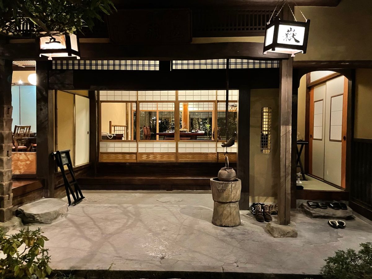 八王子の山のほうにあるうかい鳥山
何もない山道に突如現れる異世界で美味しい...