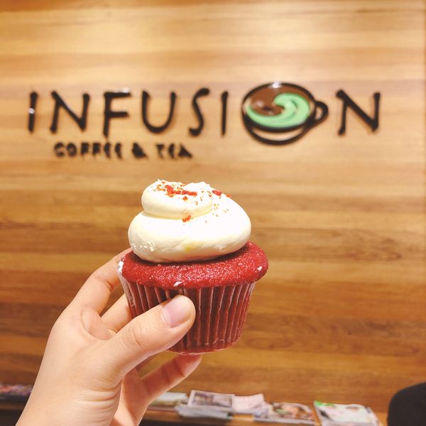 グアム・グアム「空飛ぶ夢叶えたグアム旅行🇬🇺🪂」の写真：レッドベルベッドのカップケーキほんっとに...