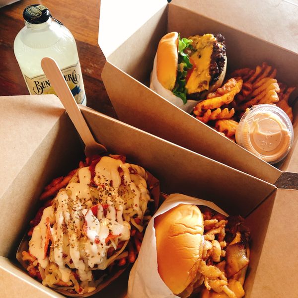 グアム・グアム「空飛ぶ夢叶えたグアム旅行🇬🇺🪂」の写真：3日目は、ハンバーガー🍔目当てに、バス乗...