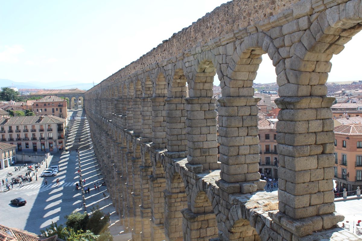 @Segovia③

セゴビアの水道橋は古代ローマの紀元1世紀頃に造られた...