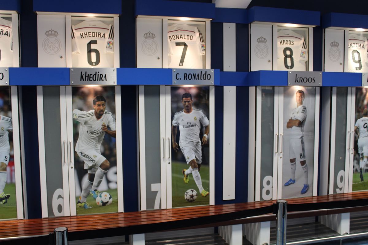 @Estadio Santiago Bernabeu⑦

シャワーブースや...