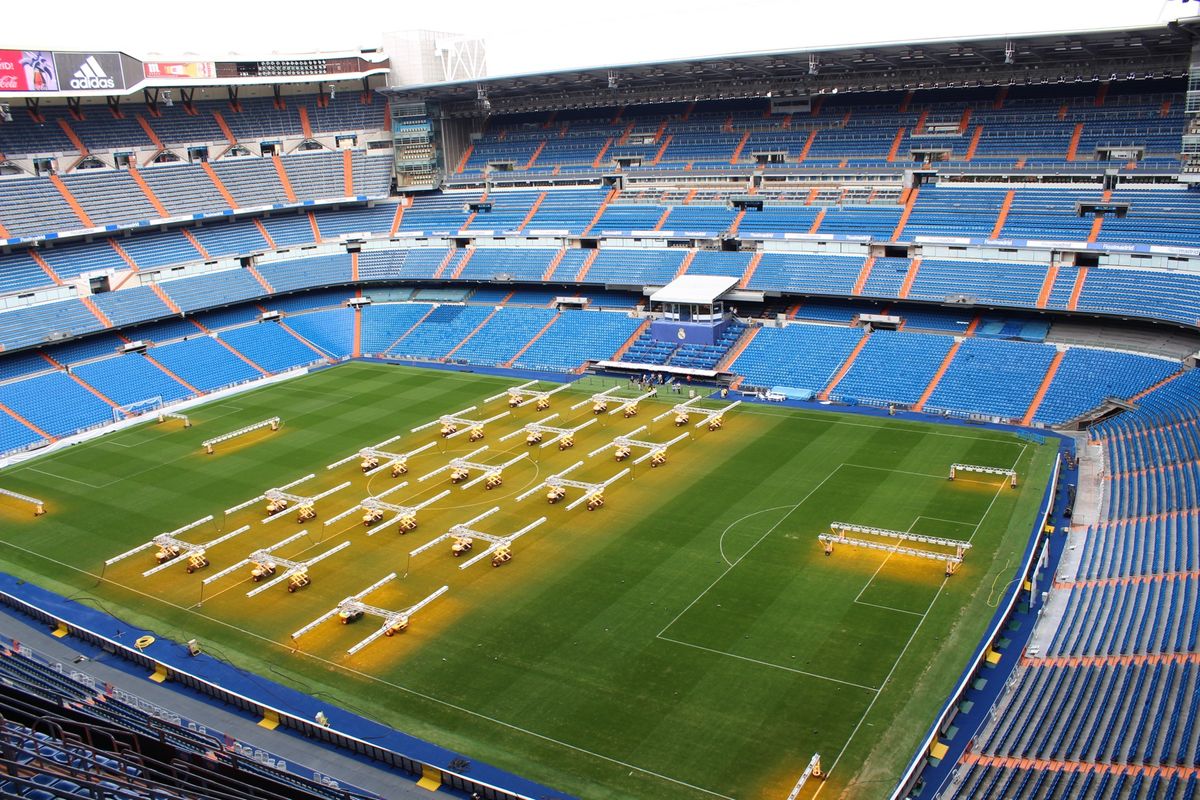 @Estadio Santiago Bernabeu②

まずは階段をひた...