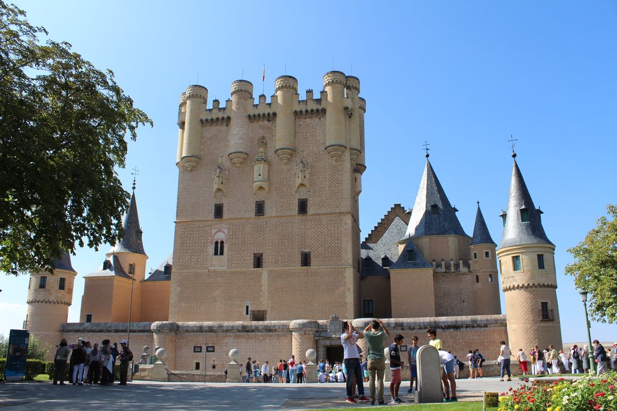 @Alcazar de Segovia

アルカサスはスペイン語で城の意味...