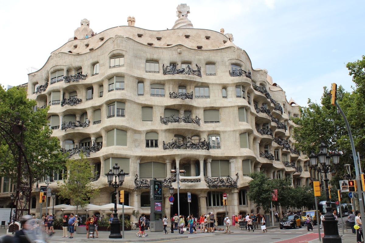 @Casa Mila

カサ・ミラもガウディの代表的建造物
築100年以上...