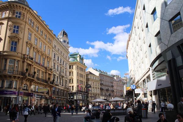 オーストリア・ウィーン「2015：ESMO@Vienna」の写真：@ウィーンの街並み

晴れた日の街並みは...