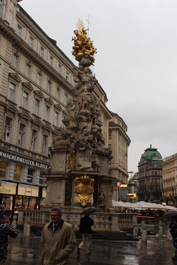 オーストリア・ウィーン「2015：ESMO@Vienna」の写真：@Plague Column

ペスト記...