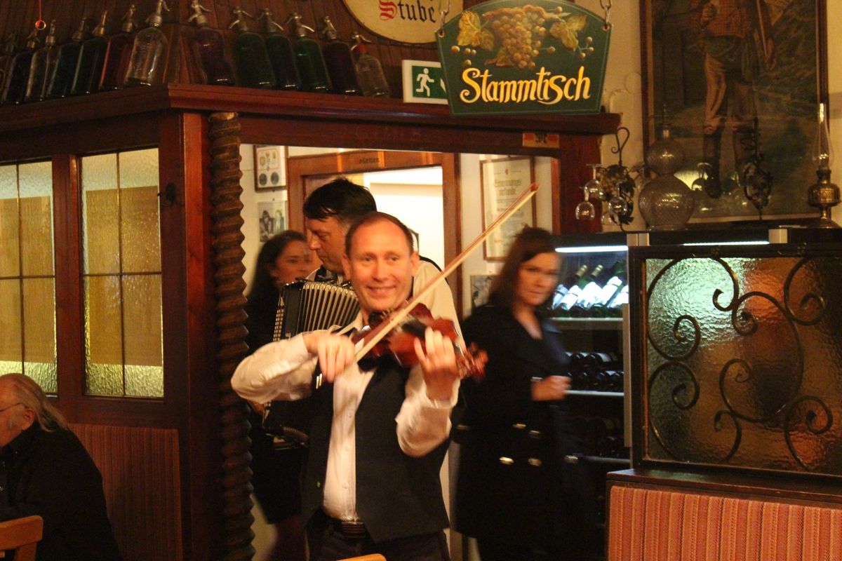 @Alter Bach-Hengl

ホイリゲにいきました🍷
3年前と同じ...