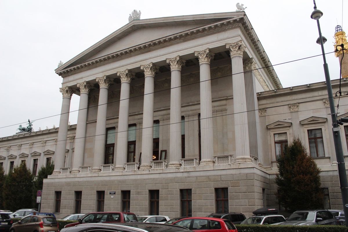 @Osterreichisches Parlament

散歩中、何気にカ...