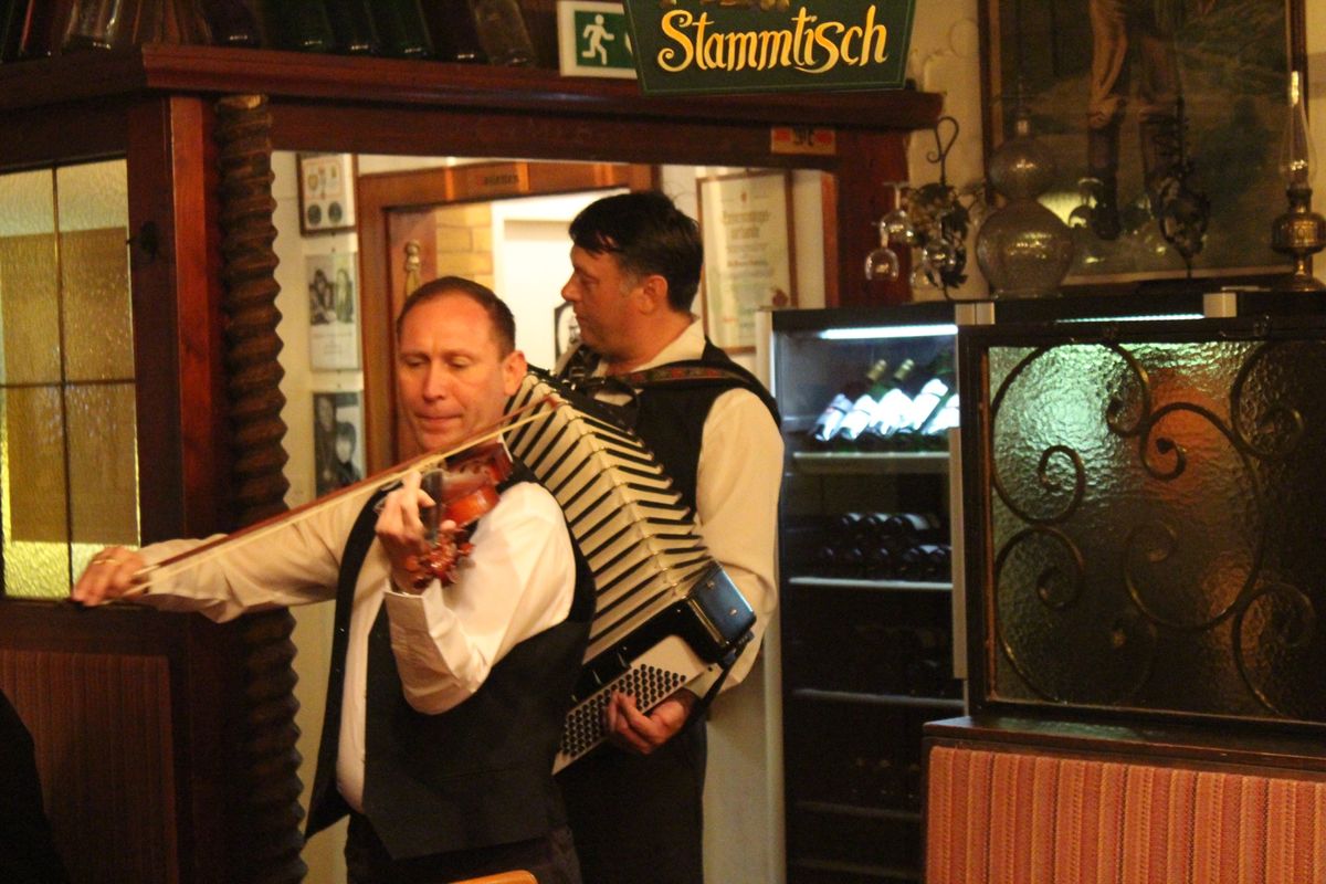 @Alter Bach-Hengl

ホイリゲにいきました🍷
3年前と同じ...