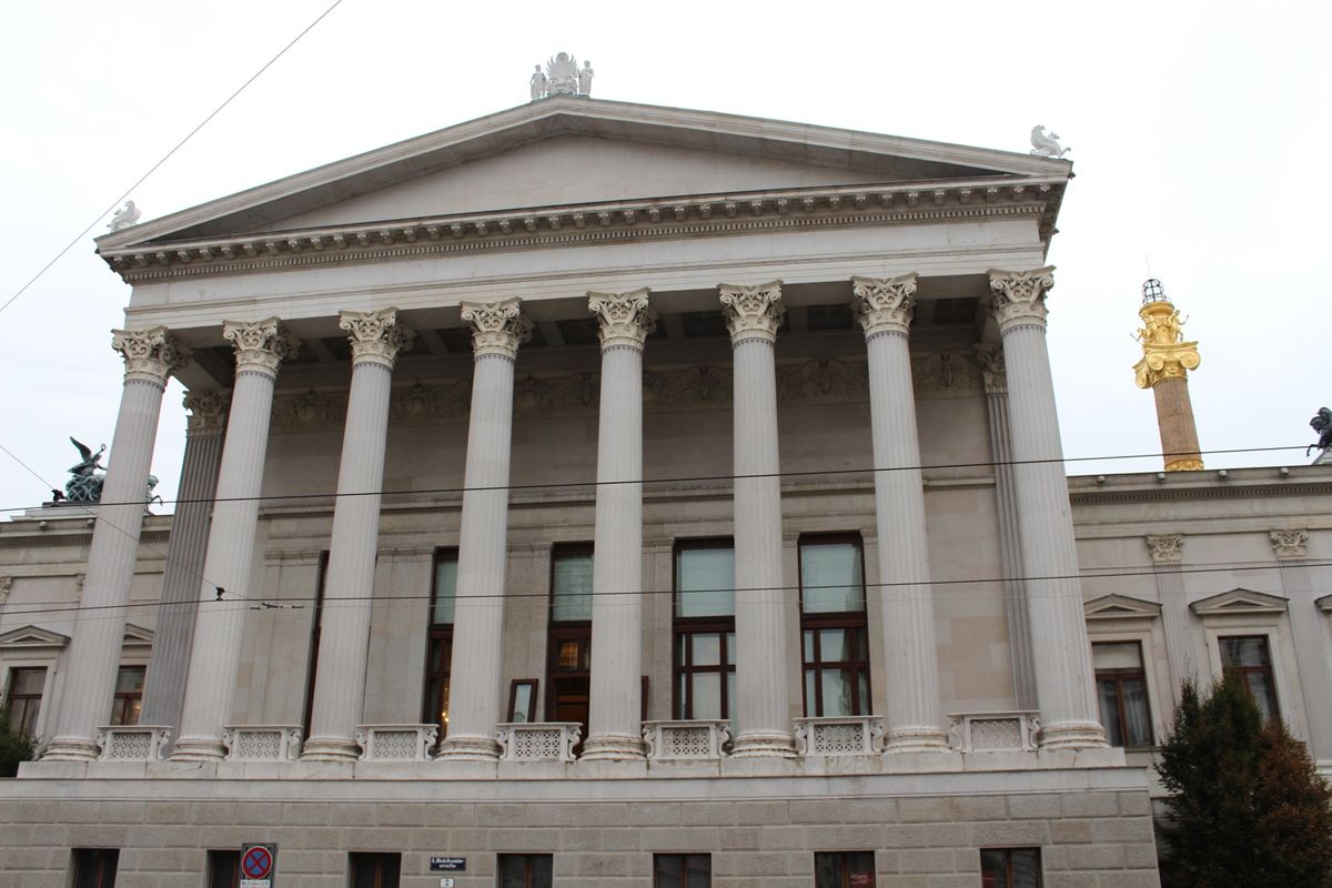 @Osterreichisches Parlament

散歩中、何気にカ...