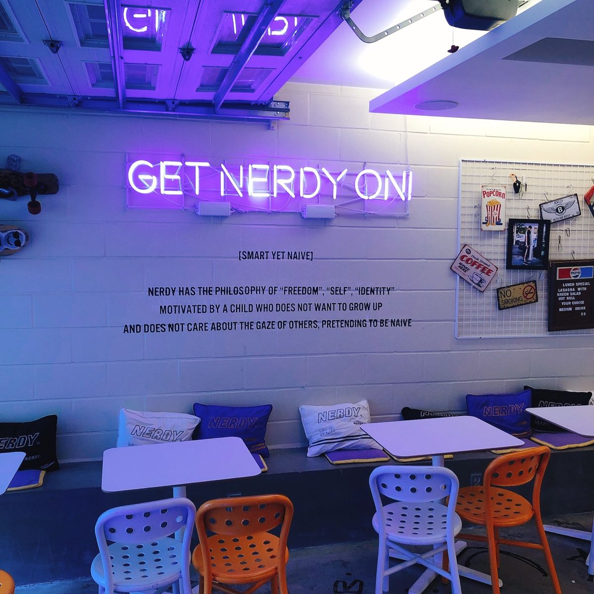 📍上水、弘大周辺
初日は、日本人の友達と会って、カフェなど！
白黒のカフェ...