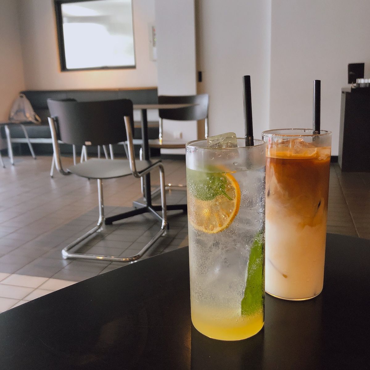 📍上水、弘大周辺
初日は、日本人の友達と会って、カフェなど！
白黒のカフェ...