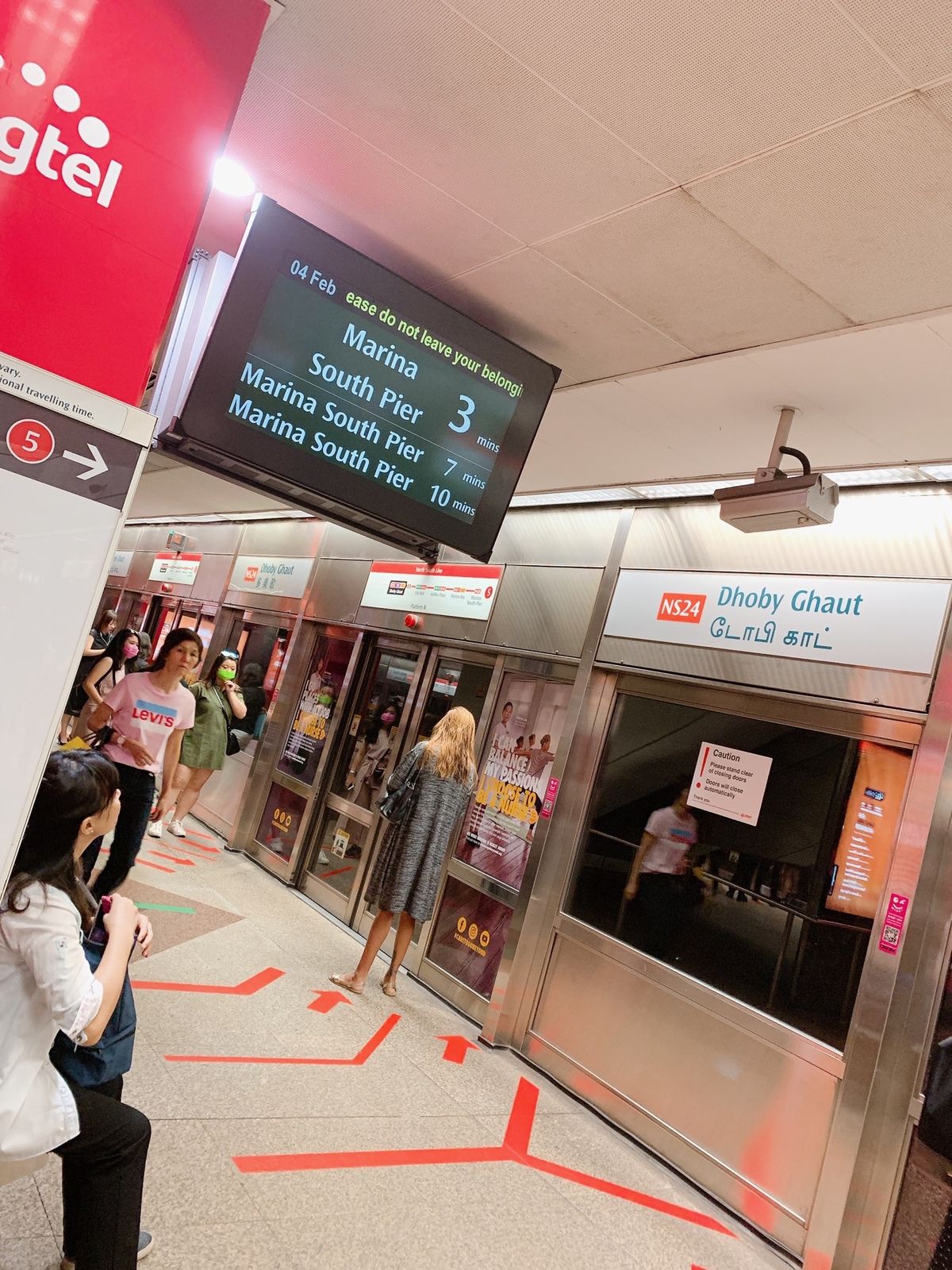 念願のマーライオン！
道中の駅内のエスカレーターが鬼の速さだった…