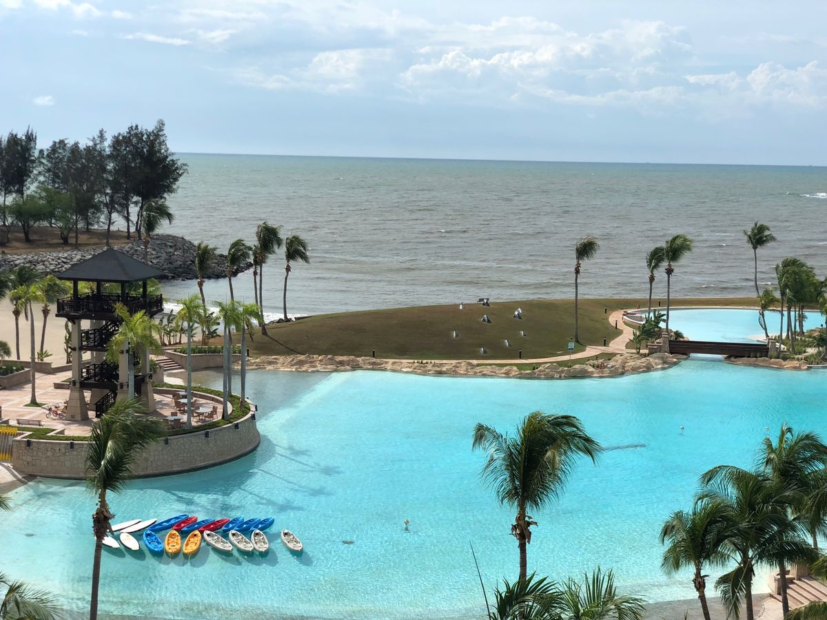 毎朝タンさんが迎えにきてくれてジャングルや華僑の方々の誕生日会に呼んでくれ...