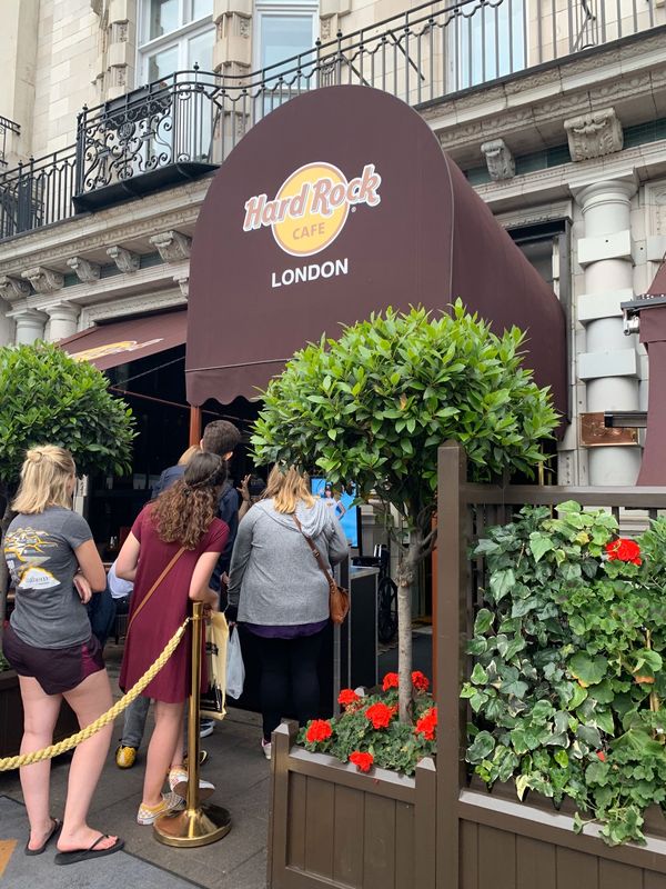 イギリス(英国)・London「イギリス旅行」の写真:ロンドンのハードロックカフェ
1号店らし...