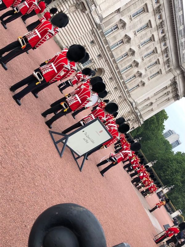 イギリス(英国)・London「イギリス旅行」の写真:バッキンガム宮殿 衛兵交代式
すごい人...