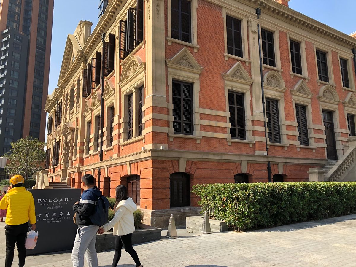 ダラットで買った1500円のジャケットで寒さを凌ぎながら上海の街をパトロー...