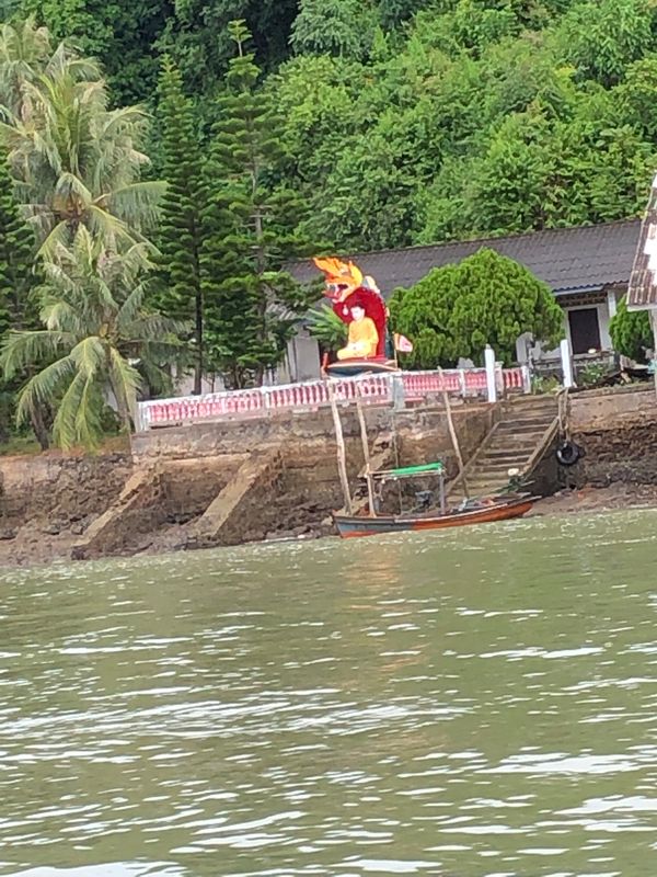 ミャンマー・コータウン「Kawthaung」の写真：英語なんて全く通じなかった。治安が悪すぎ...