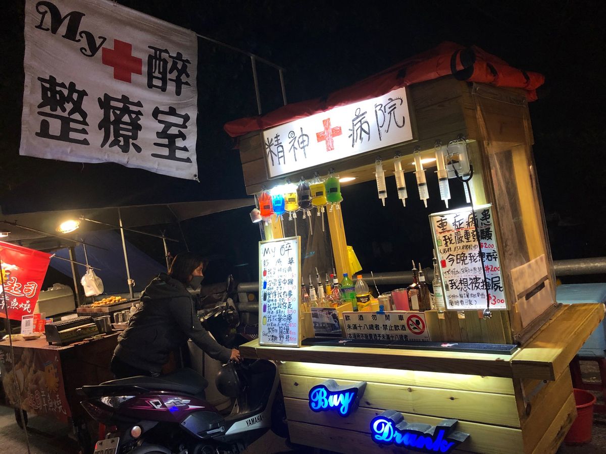 懇丁も謎の屋台がたくさん出ていて、歩くだけで楽しかった。
海もとても綺麗だ...