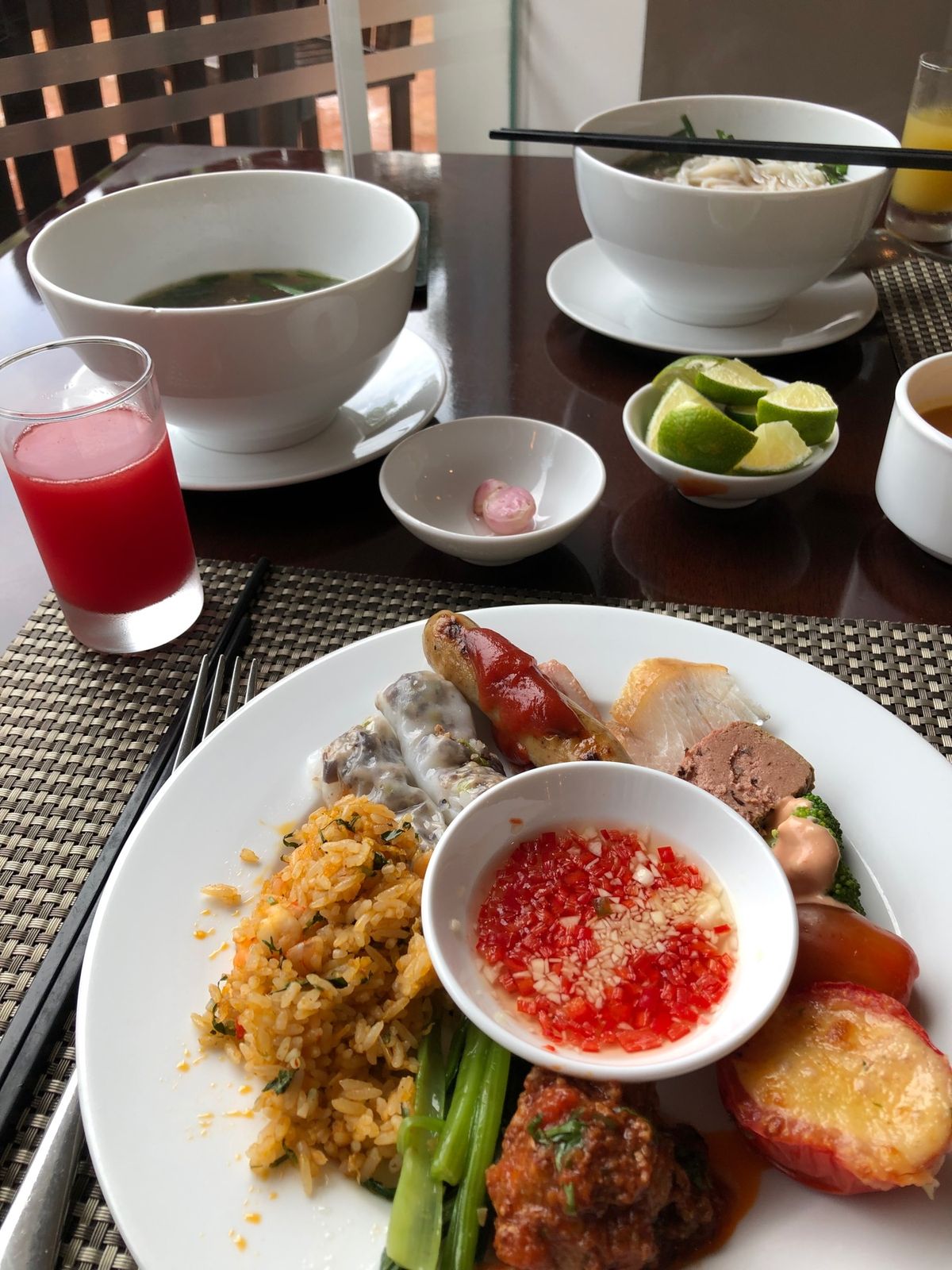 ヴィンパールフーコックで遊んだ。たくさん乗り物もあったし、水族館もあった。...