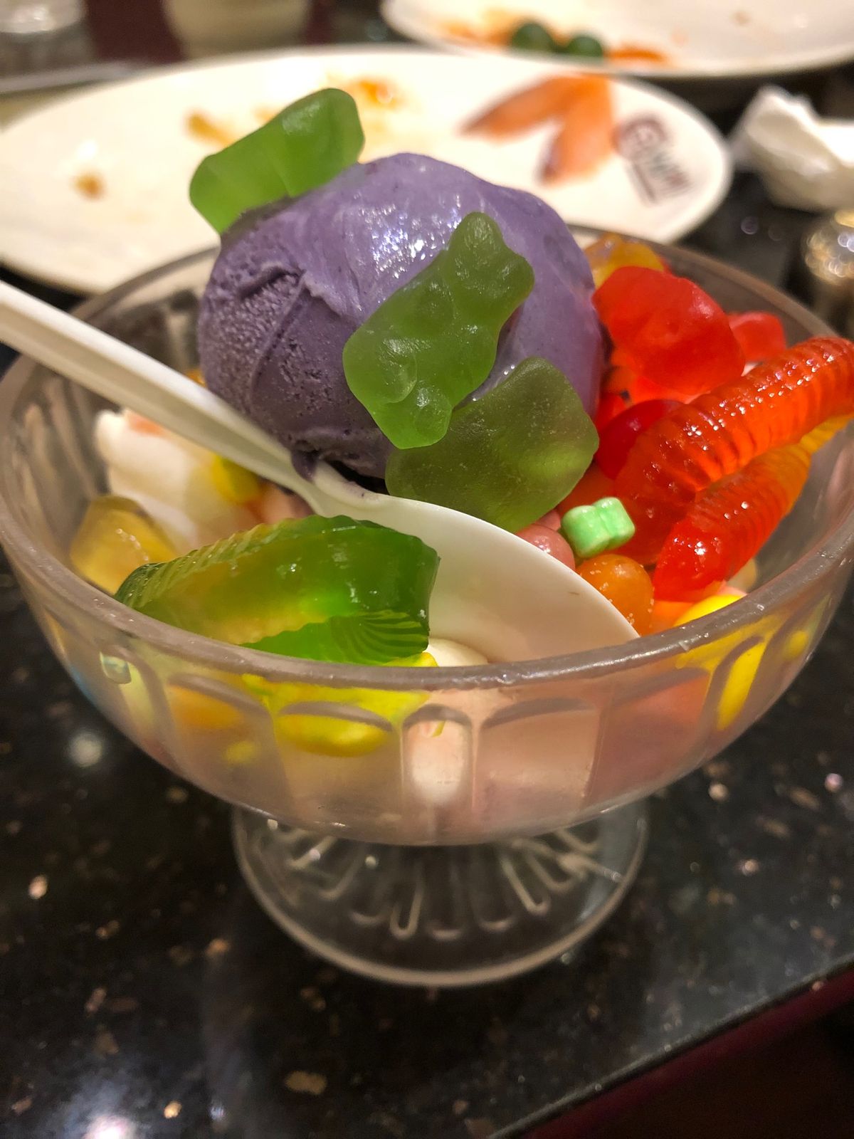 日本人で宿を営んでいるおじさんに親切にしてもらった。海が荒れてたけど駄々を...