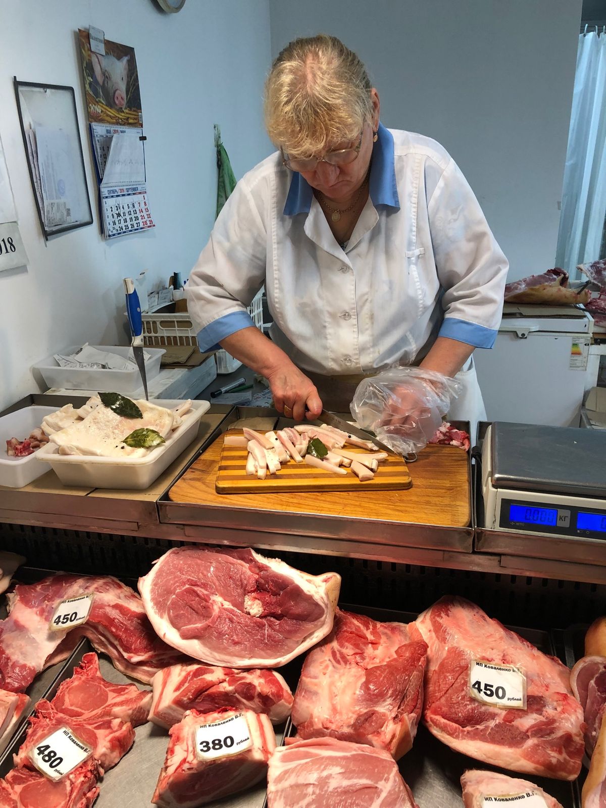 素敵な噴水広場。カニをたくさん食べた。プーチンのお土産屋さんもあったり、可...