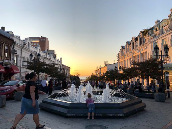 ロシア連邦・ウラジオストク「Vladivostok」の写真：素敵な噴水広場。カニをたくさん食べた。プ...