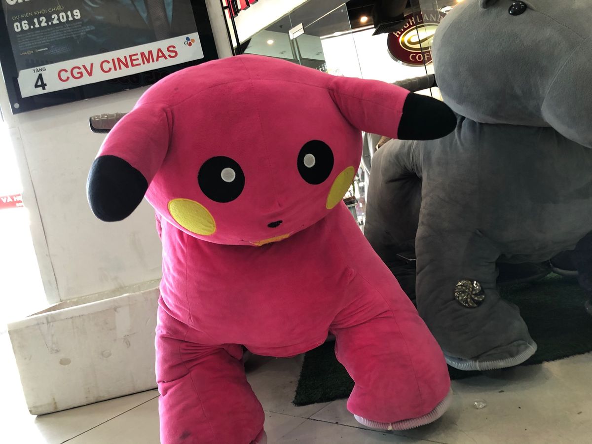 サッカーで勝ったらしくパレード状態だった。