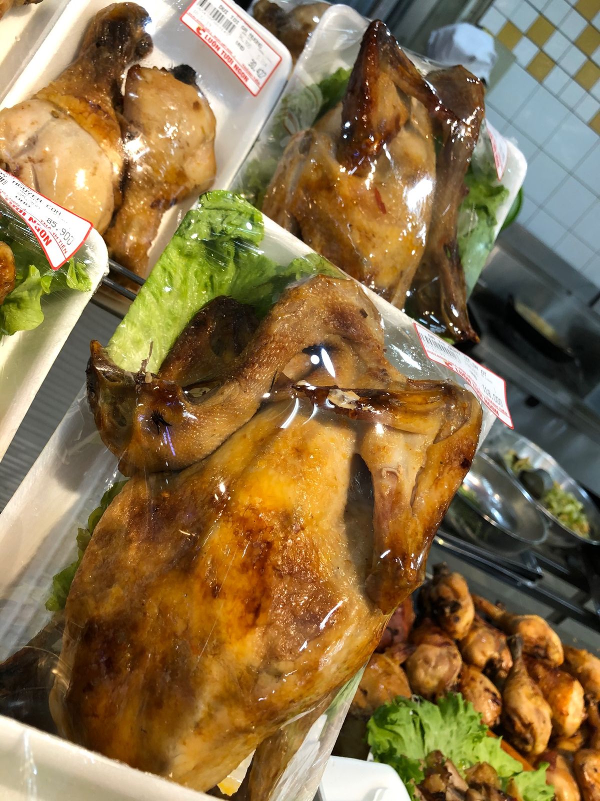 サッカーで勝ったらしくパレード状態だった。