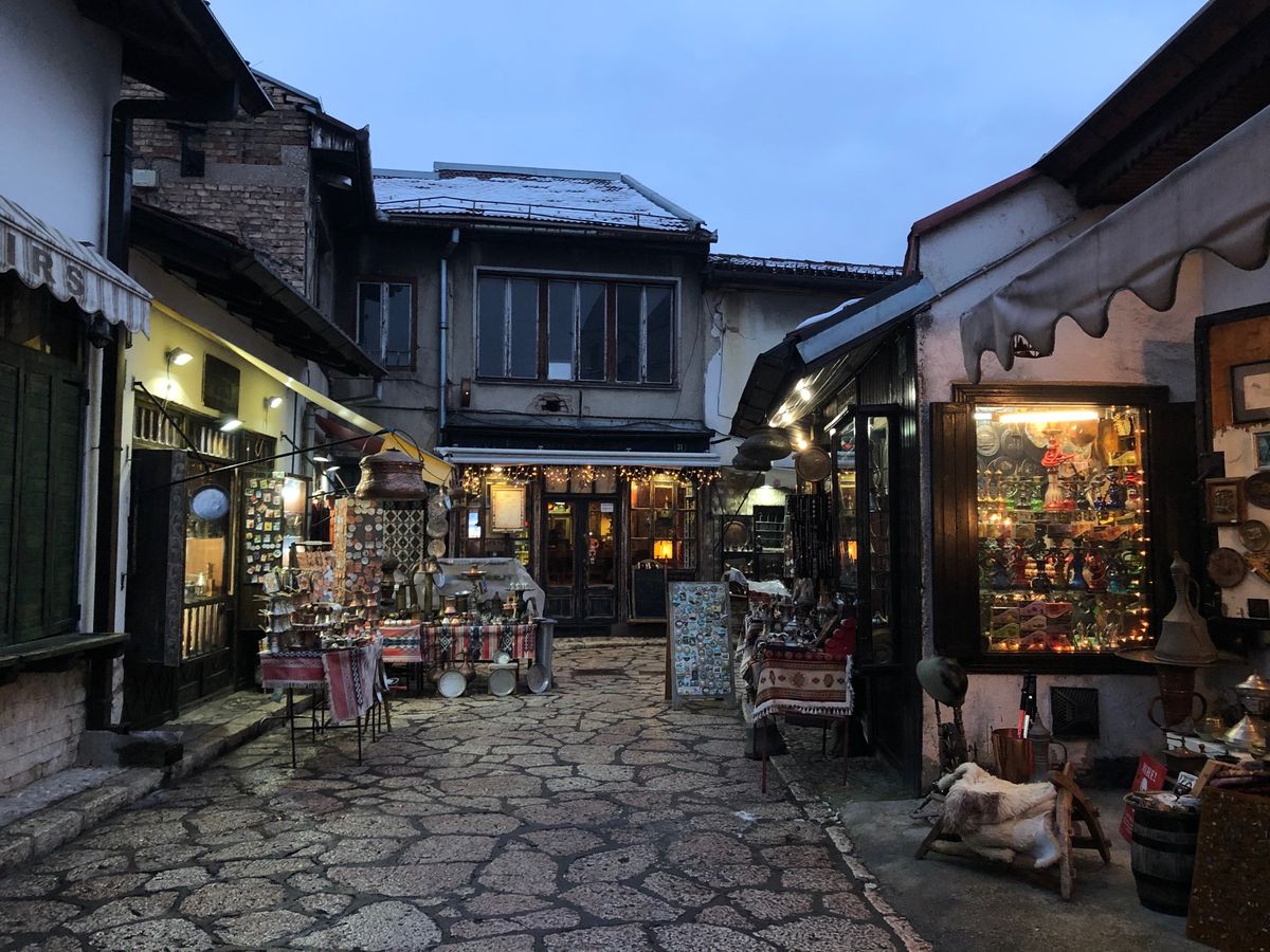 モスタルはサラエボの排気ガスで曇った空気とは打って変わって、爽やかで暖かい...