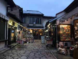 モスタルはサラエボの排気ガスで曇った空気とは打って変わって、爽やかで暖かい...