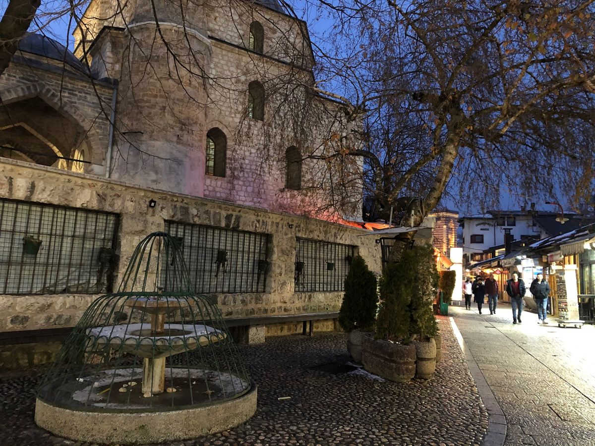 モスタルはサラエボの排気ガスで曇った空気とは打って変わって、爽やかで暖かい...