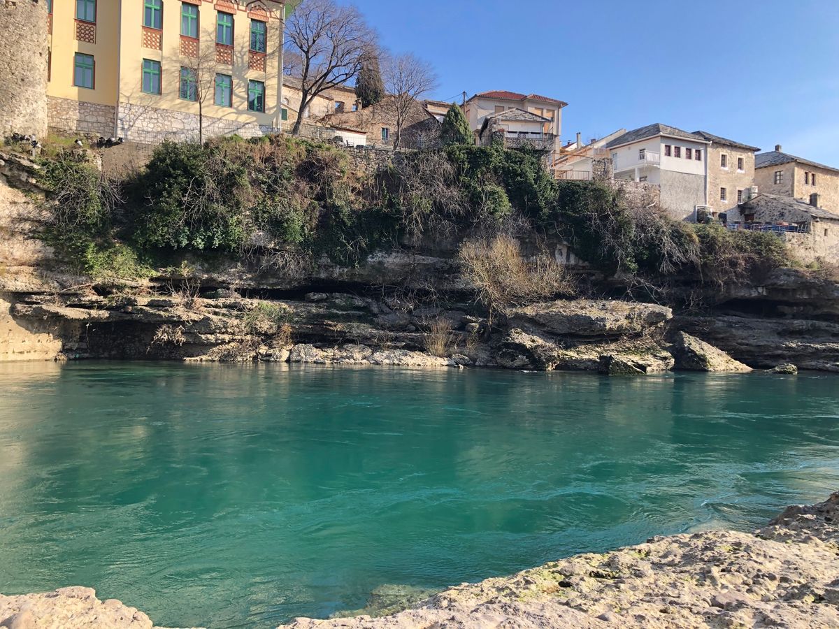 モスタルはサラエボの排気ガスで曇った空気とは打って変わって、爽やかで暖かい...